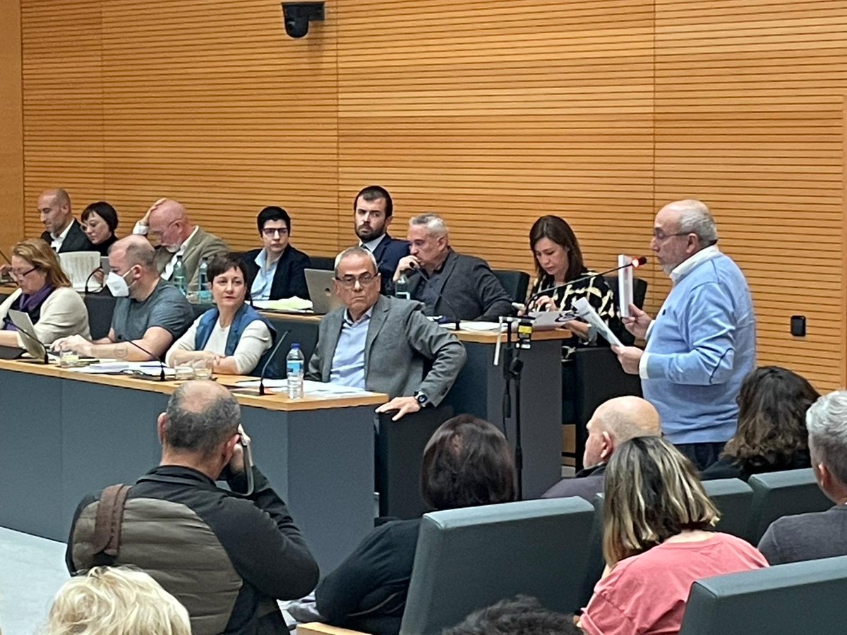 FIC contribuye a que la moción a favor de la reapertura de Ràdio L'Hospitalet se apruebe hoy en el pleno del Ayuntamiento.
<a href="/nuriamarinlh/">Núria Marín/❤️</a>
<a href="/jaumegraells/">Jaume Graells</a>
<a href="/ManuelDominLH/">Manuel Domínguez</a> 
<a href="/soniaesplugas/">Sonia Esplugas</a>
<a href="/lhdigitalh/">LHdigital</a>