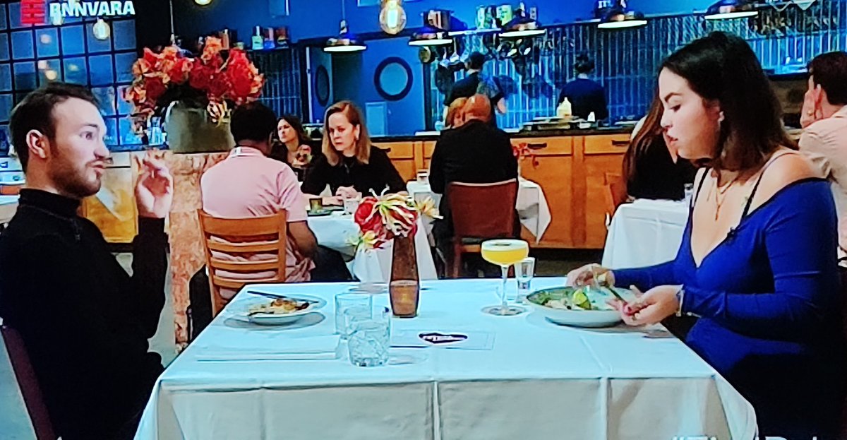 GHSOeb1XwAA8ypD?format=jpg&name=medium