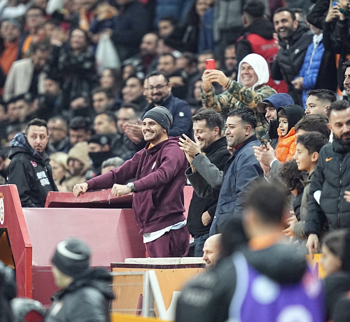 🔊 Açın kulaklarınızı duyun bu sesi, kenetlendi büyük Galatasaray ailesi! 🫱😀🫲

#GSvANT