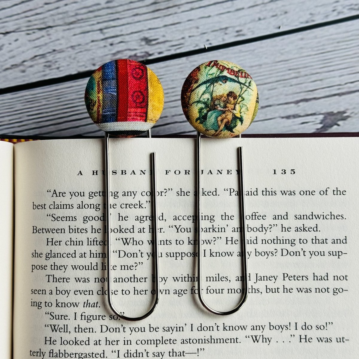 genabessire's tweet image. "Thumbelina" #Bookmarks/Fabric #CoverButton #JumboPaperclips (Set of 2)

#Bookish Creations: tinyurl.com/ilbbbookishcre…

#thumbelina #books #bookmarks #planner #library #bookstack #handmade #booklover #writerscommunity #readerscommunity #readers #writerslife #forthejoyofreading