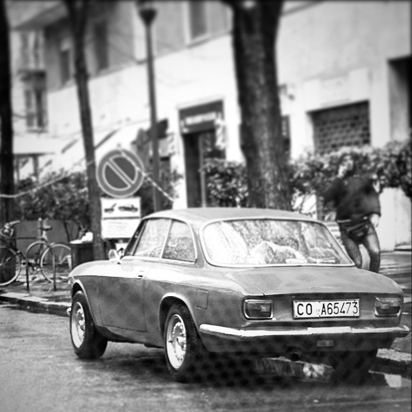 alexf65's tweet photo. Milan, 2024 #alfaromeo #retro #carsofmilan https://t.co/nJS67eW4dd https://t.co/u6lQhek2Tl