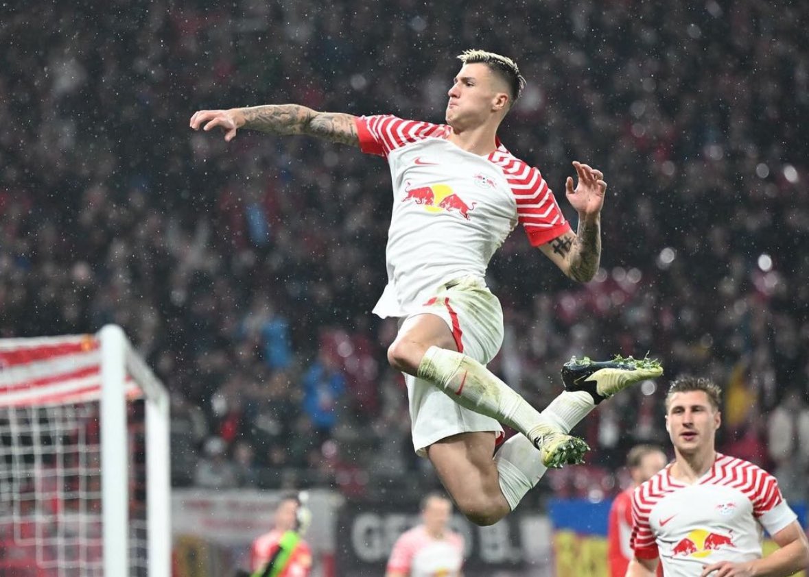 FabrizioRomano's tweet photo. 🔴⚪️🇸🇮 Benjamin Šeško, flying in the recent games at RB Leipzig with many top club scouts constantly in attendance.

Šeško has scored 4 goals in his last 5 Bundesliga games.

7 goals in 9 games as starter, he scores one goal every 120 mins in the league this season. https://t.co/fEqhinQioA