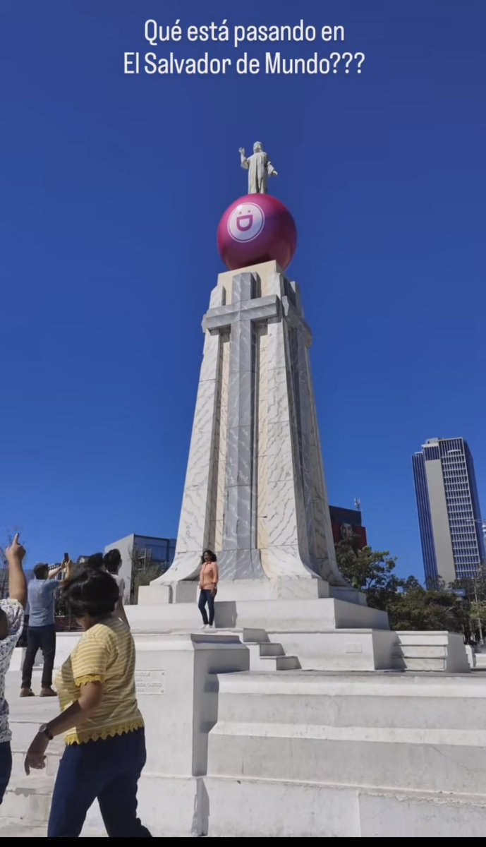 Que falta de respeto a la imagen del Divino Salvador del mundo y al pueblo católico por parte de los "creativos" de la campaña de <a href="/digicel_sv/">Digicel El Salvador</a>  muy mal. 👎