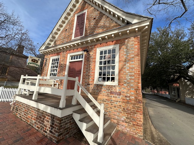 exarc_net's tweet photo. EXARC Fellow to @colonialwmsburg, #silhouettesbyhand, is in her research phase of her fellowship.

#EXARC #Experimental #Archaeology  #colonial #williamsburg #living #museum https://t.co/urgSs6axsK