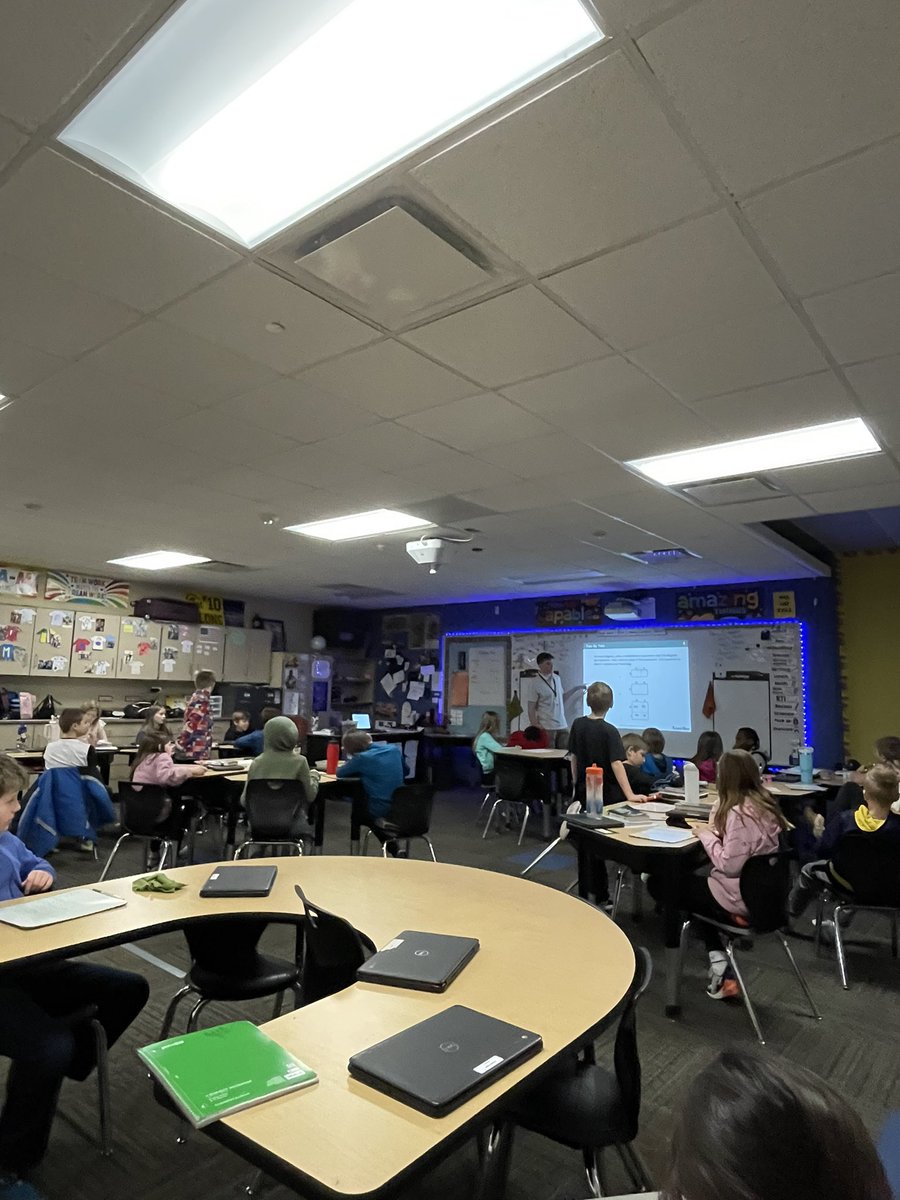 CF_CAPSEdu's tweet photo. Let’s go! 🙌👏 Mr. Bakula is finding his niche and exploring more of his passion teaching our future leaders in Mr. DeLong’s 4th grade classroom @hansenelementary this placement! Bravo! 

#futureteacher #educationmatters #growourown #everystudenteveryday https://t.co/5NMItfhaHi