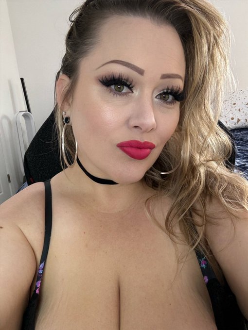 I&rsquo;m going live in 30mins! Join me 😊 https://t.co/Hk0SgLvnRi https://t.co/cMIDCo5tiy<a href="/tag/fashion"class="tags"><span>#fashion</span></a><a href="/tag/spring"class="tags"><span>#spring</span></a><a href="/tag/zoo"class="tags"><span>#zoo</span></a><a href="/tag/sunglasses"class="tags"><span>#sunglasses</span></a><a href="/tag/springbreak"class="tags"><span>#springbreak</span></a>