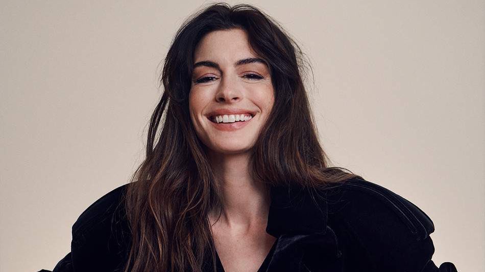 FilmUpdates's tweet photo. ‘BEEF’ Season 2 eyeing to star Charles Melton, Cailee Spaeny, Jake Gyllenhaal &amp; Anne Hathaway. 

(Source: https://t.co/Z5jdosNBaM) https://t.co/pvTJ1i3dUl