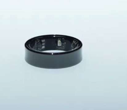 TekPulseTV's tweet photo. Un anillo inteligente. El #GalaxyRing  la nueva apuesta de
@samsungmobilemx
en cuanto a wearables, el cual fué anunciado en #GalaxyUnpacked📷 el mes pasado, ahora es mostrado en #MWCBarcelona2024 Llegará en tallas del 5 al 13 y ayudará a informar métricas en el tema de Salud. https://t.co/ryCylYH8YQ