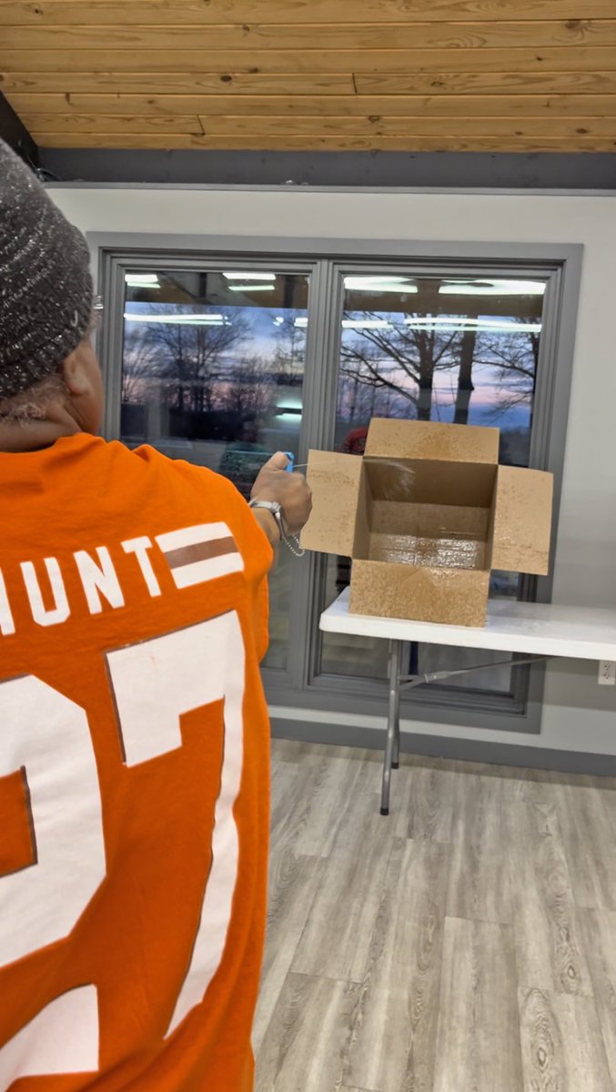 A big thank you to the Cleveland Clinic police staff for their unwavering dedication and commitment to keeping our community safe. Our Aerosol Self-Defense class rocked, equipping everyone with the power. 💨💪 #Gratitude #CommunitySafety #SafetyFirst #SelfDefensecourses