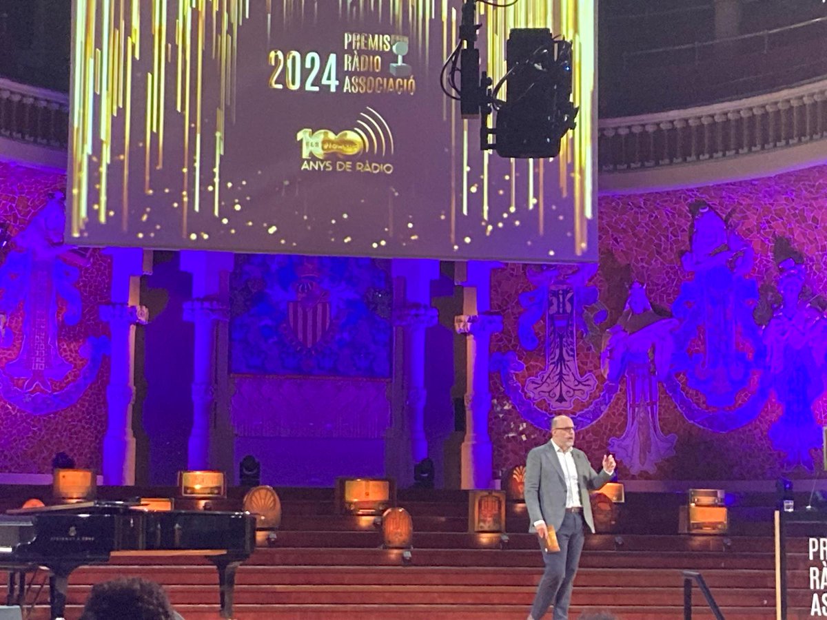 És un honor per Ràdio Palau (millor programa de ràdio local 2021) ser presents a la gala del Centenari de la Ràdio a Catalunya! 🥰