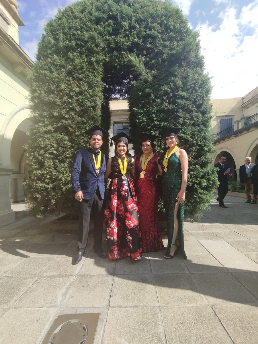 Somos Médicos Cirujanos