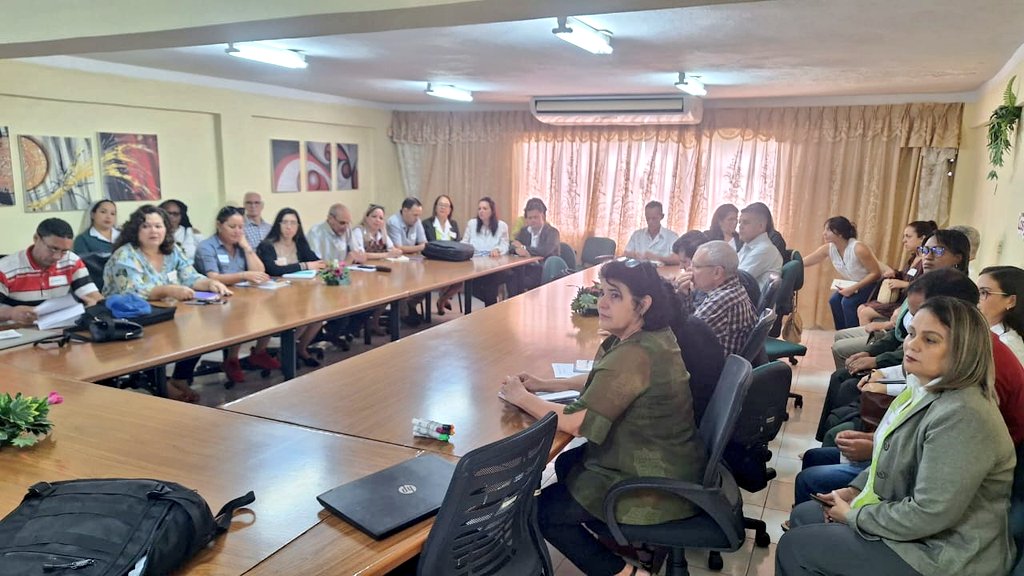 Torralbas_95's tweet photo. 1/2 Inauguramos el taller Microcréditos para Mipymes, en una acción conjunta de  @CubaInie y @PNUDCuba, en la provincia de #Granma y con representación de varios territorios del país.

El contexto de hoy exige mecanismos de financiamiento especializados en pequeños negocios.

🌱 https://t.co/HP16T2Zt3F