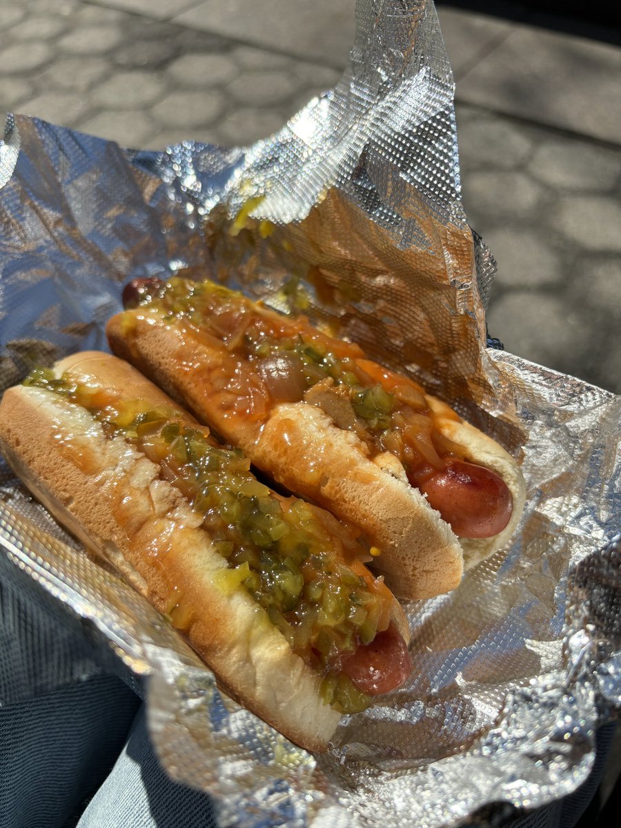 Y para poner el punto final, Gray’s Papaya, dicen que son los mejores hot dogs, estaban buenos la verdad. #NYCfood #Grayspapaya