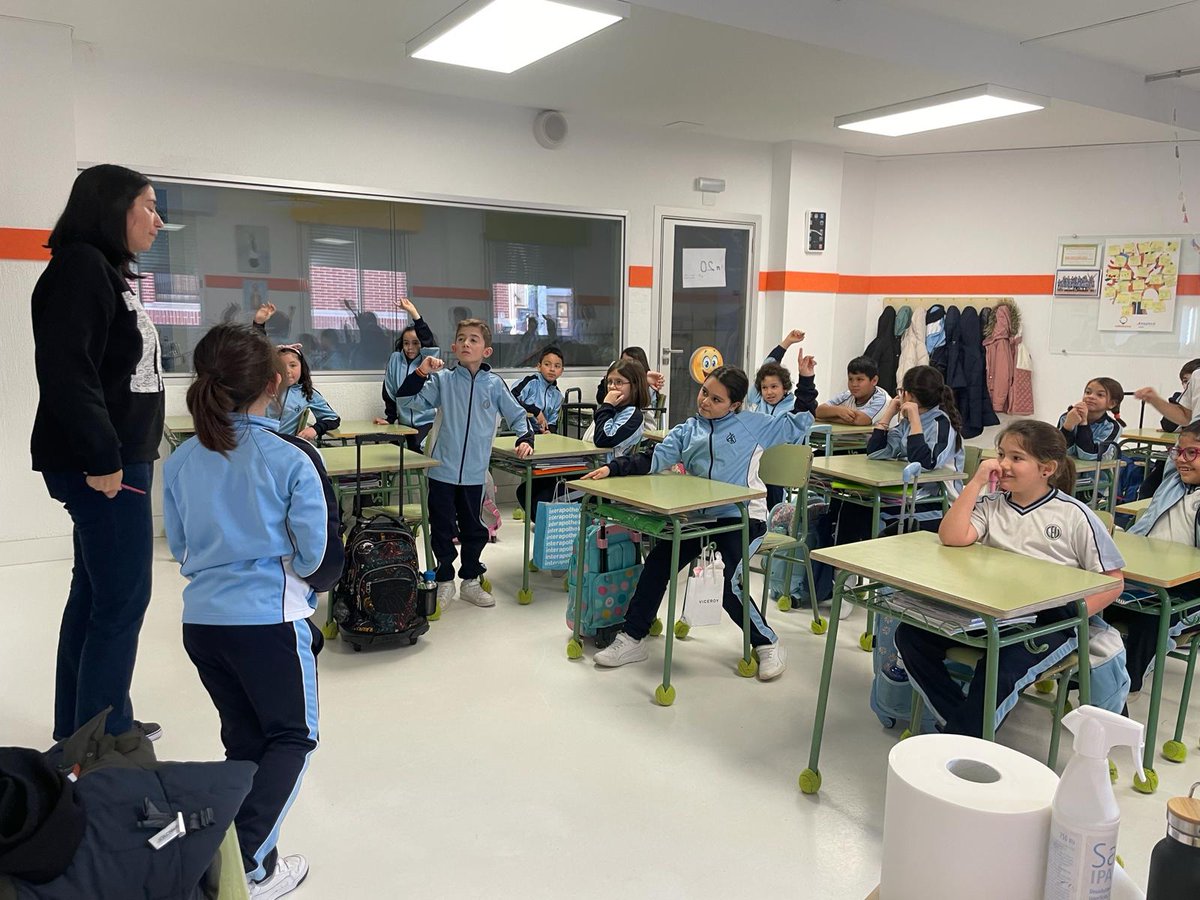sanjosevalde's tweet photo. 👉Taller de lectura en #3EP de la mano de @trastadas sobre el libro "Maimón" de @GRUPOEDEBE
#SanJosé #Since1878 #colegiosHHCC #EducaciónVicenciana https://t.co/IvVJSjIgFX
