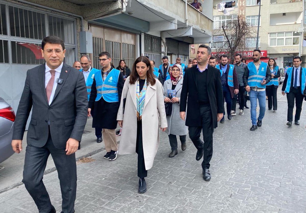 Bugün İstanbul’un gözbebeği Beyoğlu’nda İBB adayımız Sayın İdris Şahin, İstanbul Milletvekilimiz Sayın Evrim Rızvanoğlu, İl Başkanımız Sayın Ali Hakan Ağaoğlu, Beyoğlu Belediye Başkanı adayımız Sayın Cemil Kara ve teşkilatımızla birlikte sahadaydık.

Damla damla büyüyoruz, sel
