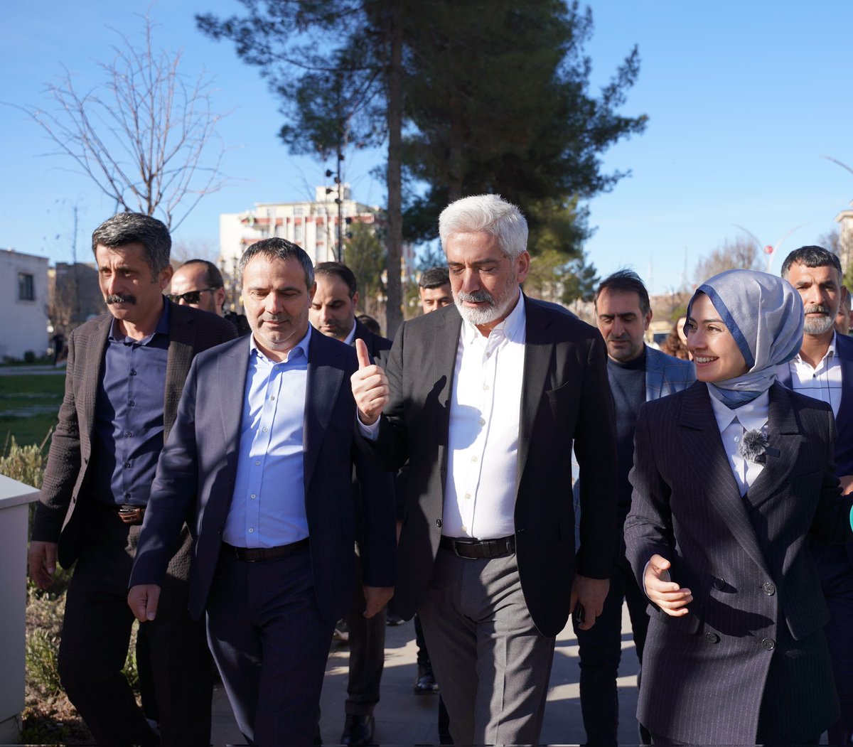 BehiyeArslanBB's tweet photo. Hemşehrilerimizin gönlünde daima farklı bir yere sahip olan, kıymetli vekilimiz Sn. Galip Ensarioğlu ile birlikte esnafımızı ziyaret ettik.

Bismil'de değişimin ayak seslerini duyuyor, şehrimizi hizmet belediyeciliğine ulaştırmak için çok çalışıyoruz.

#Bismil'de Esnaf Kazanacak! https://t.co/NARnDrXG2O