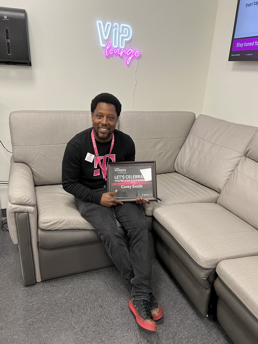 Tara Sanzano tweet media