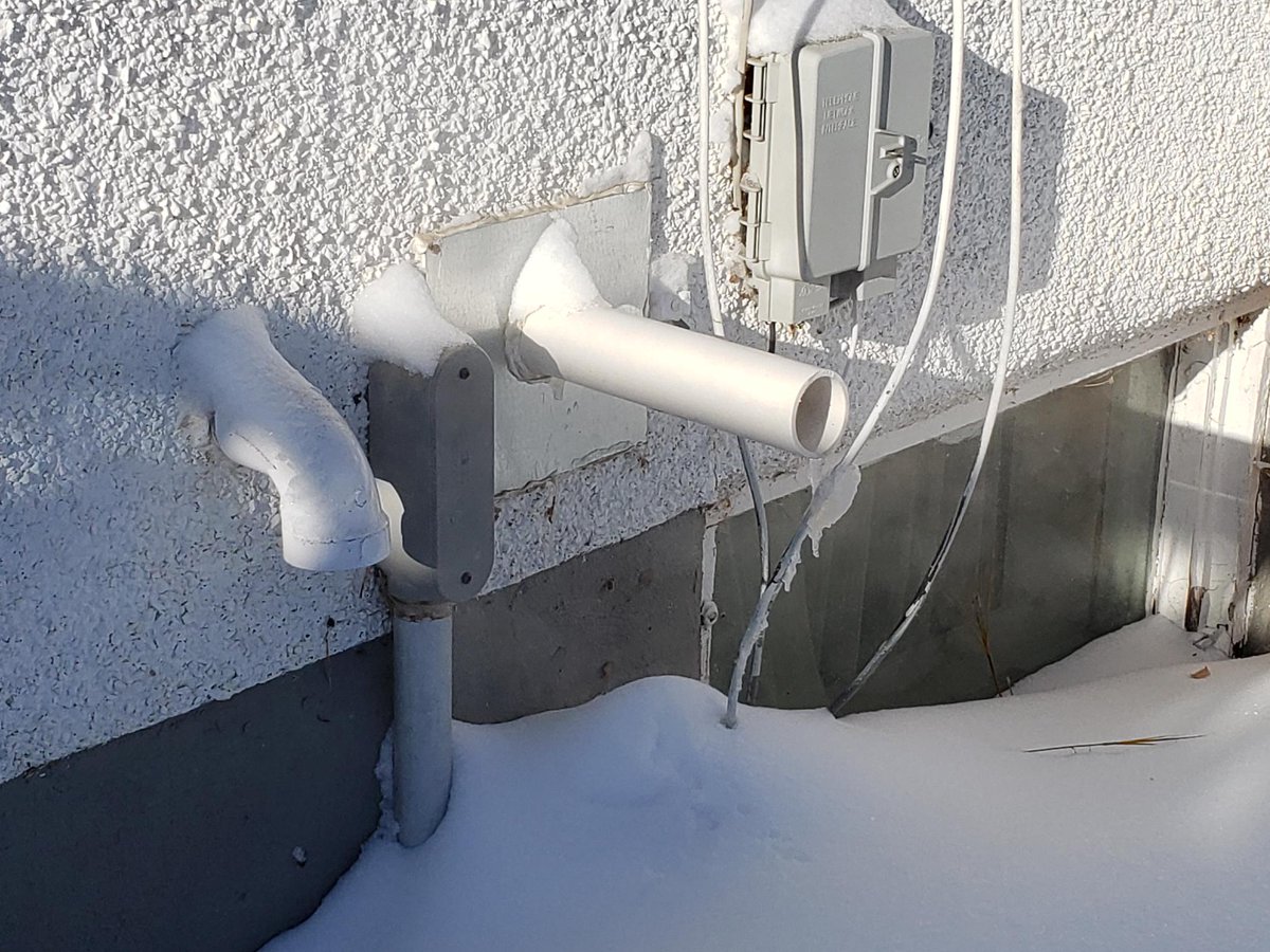As snow blankets our province, it's crucial to ensure your home stays safe. ❄️🌨️ ✅Check furnace vents, intake valves, & chimneys for snow/ice. Blocked vents can cause dangerous carbon monoxide buildup. Know the signs of carbon monoxide poisoning. canada.ca/en/health-cana…