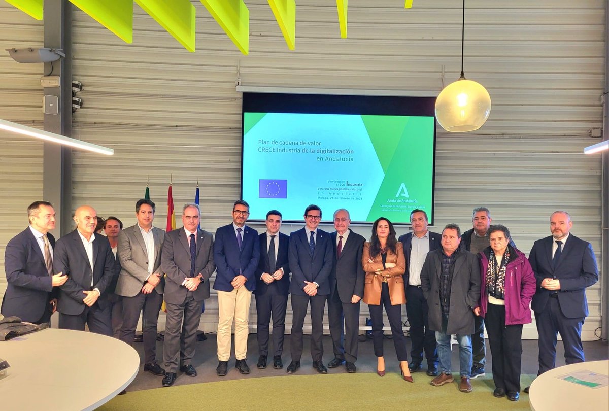 Jorge Paradela (@paradelajsr) on Twitter photo Gracias a <a href="/pacodelatorrep/">Paco de la Torre</a> por acompañarnos, a <a href="/innovairv/">INNOVA IRV</a> y su director general <a href="/JoseMLeceta/">Jose Manuel Leceta</a> y a <a href="/PTAMalaga/">Málaga TechPark</a> por su participación en el diseño de esta hoja de ruta a la que destinaremos 20 M€ para afianzar el pujante papel que #Málaga, junto a #Sevilla y #Granada están jugando. Gracias a <a href="/pacodelatorrep/">Paco de la Torre</a> por acompañarnos, a <a href="/innovairv/">INNOVA IRV</a> y su director general <a href="/JoseMLeceta/">Jose Manuel Leceta</a> y a <a href="/PTAMalaga/">Málaga TechPark</a> por su participación en el diseño de esta hoja de ruta a la que destinaremos 20 M€ para afianzar el pujante papel que #Málaga, junto a #Sevilla y #Granada están jugando.