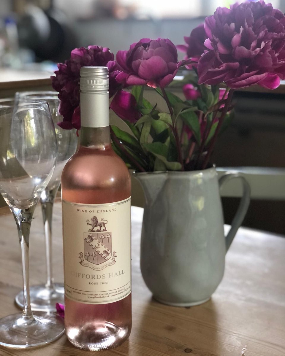 WineGBEast's tweet photo. Less than two weeks until Mother's Day 🌺 if you haven't got your gift sorted yet, treat your mum to a lovely bottle of wine from your local vineyard 🍾 or even better, tickets to a vineyard tour! 🍇 https://t.co/bVl13vLkZF
