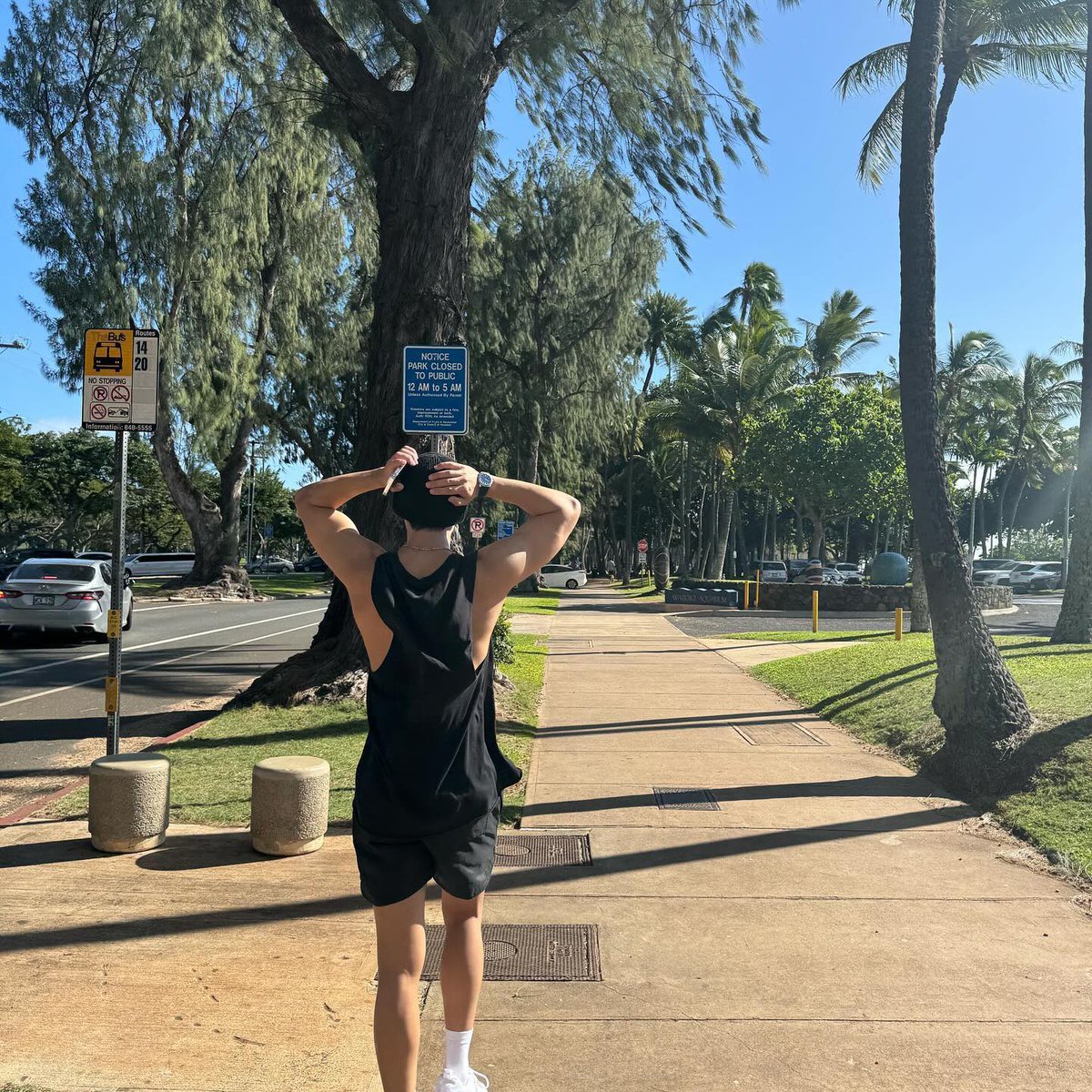 PopBase's tweet photo. Mingyu of SEVENTEEN looks splendiferous while in Hawaii. https://t.co/b3ujdo91Xj