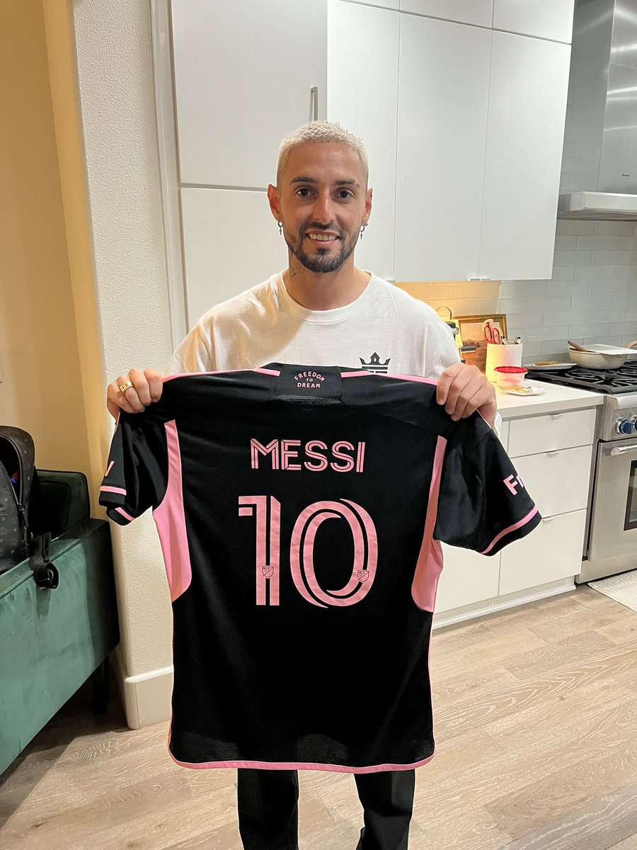 La Camisa De Lionel Messi Post El Partido Vs Lagalaxy QuedÓ En Manos 