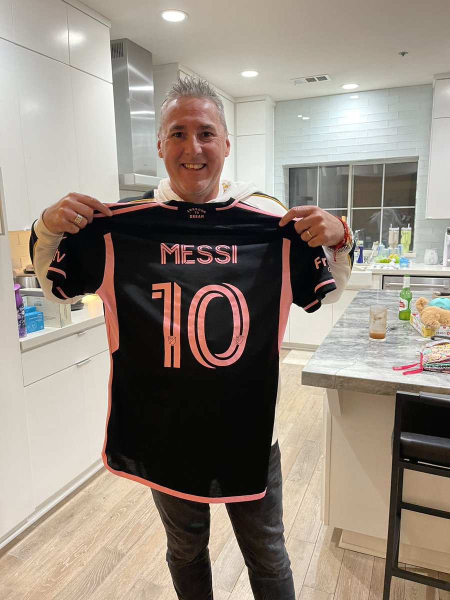 La Camisa De Lionel Messi Post El Partido Vs Lagalaxy QuedÓ En Manos 