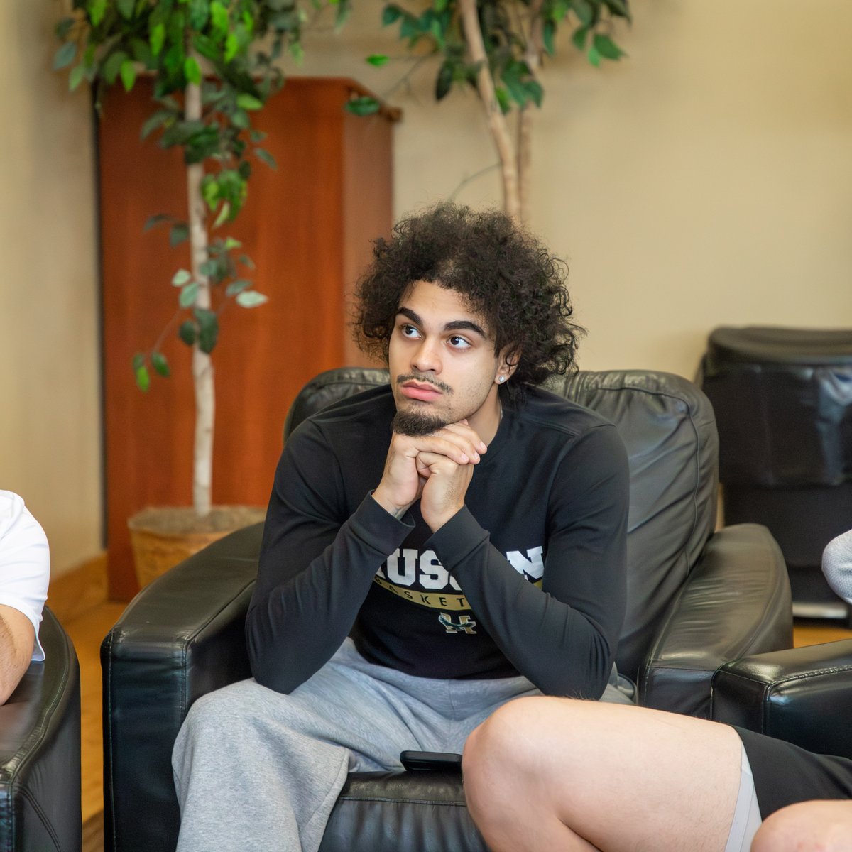 HussonUEagles's tweet image. @hussonmbb awaits their name to be called during Monday&apos;s @ncaadiii men&apos;s basketball selection show!

 #hueagles #d3hoops #nacmbb