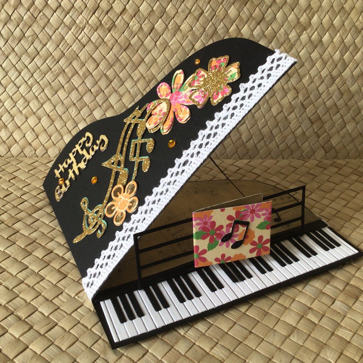 Baby Grand Piano Easel Card - Pianist Birthday - Open Lid Card by AllaCartaCards etsy.me/3OIcqvR 

#YourBizHour #womaninbizhour #shophandmadehour #musicislife #pianists #handmadeoriginals