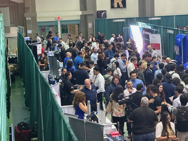 Dallas Police Recruiters participated in the University of Puerto Rico at Mayaguez 2024 Spring Job Fair. Over 1,200 students were in attendance, and 120 employers participated in the job fair. Thank you @uprm for the great hospitality and opportunity to speak to the students.