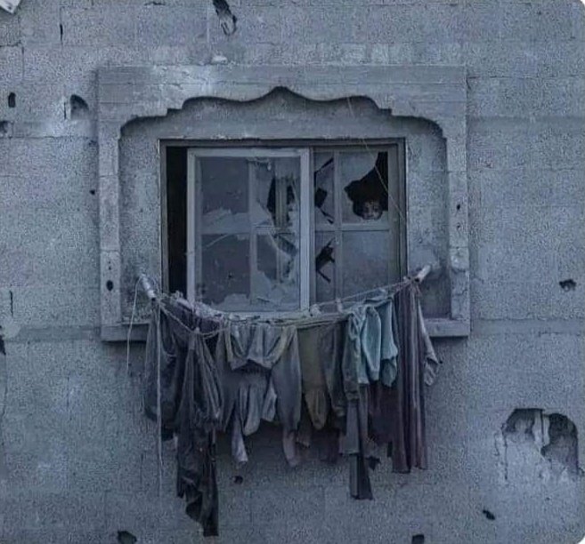 eng_alaa_halisi's tweet photo. لا تزال ملابسهم تنتظرهم💔💔 https://t.co/9yC6mfss8g