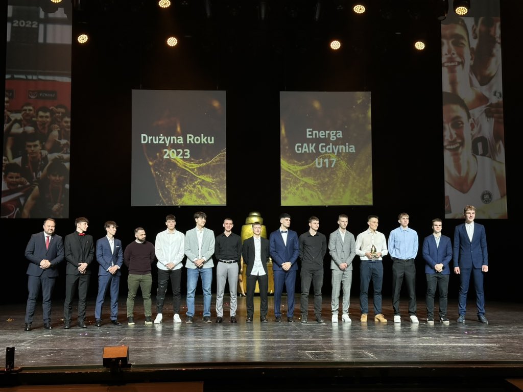 gakgdynia's tweet photo. Energa GAK Gdynia U17 została wybrana Drużyną Roku 2023 #wGdyni 🏀👏 Tymoteusz Sternicki otrzymał nagrodę „Nadzieja Gdyńskiego Sportu” 🏆

#gdyniasport @EnergaSA #WielkiGAK @GdyniaSport https://t.co/sVOavuw8eX