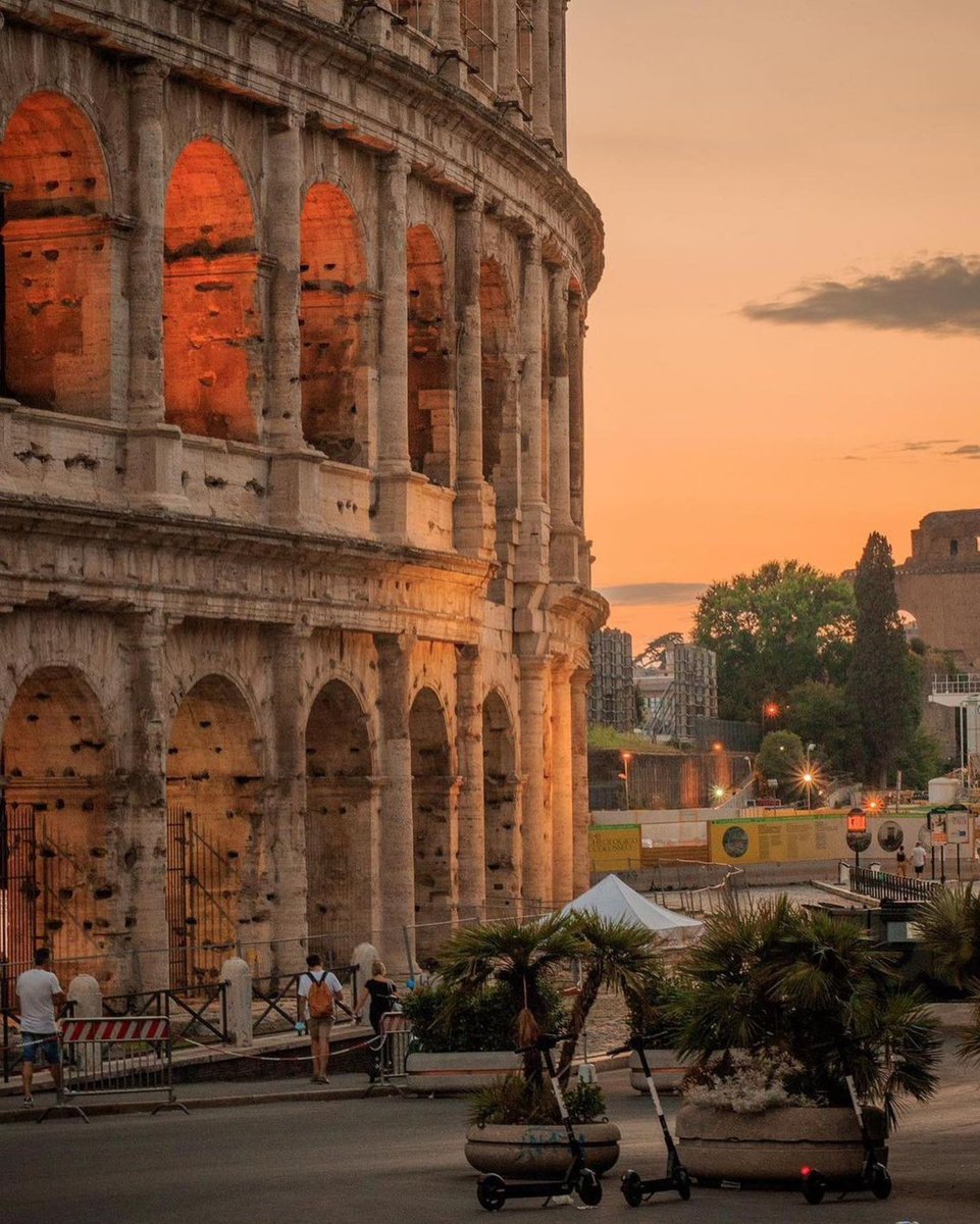 GossipRoomOff's tweet photo. Quand le soleil se couche à Rome 🤩🌄🇮🇹

📸: bendeckalejandro (IG) https://t.co/7272J6uUNu