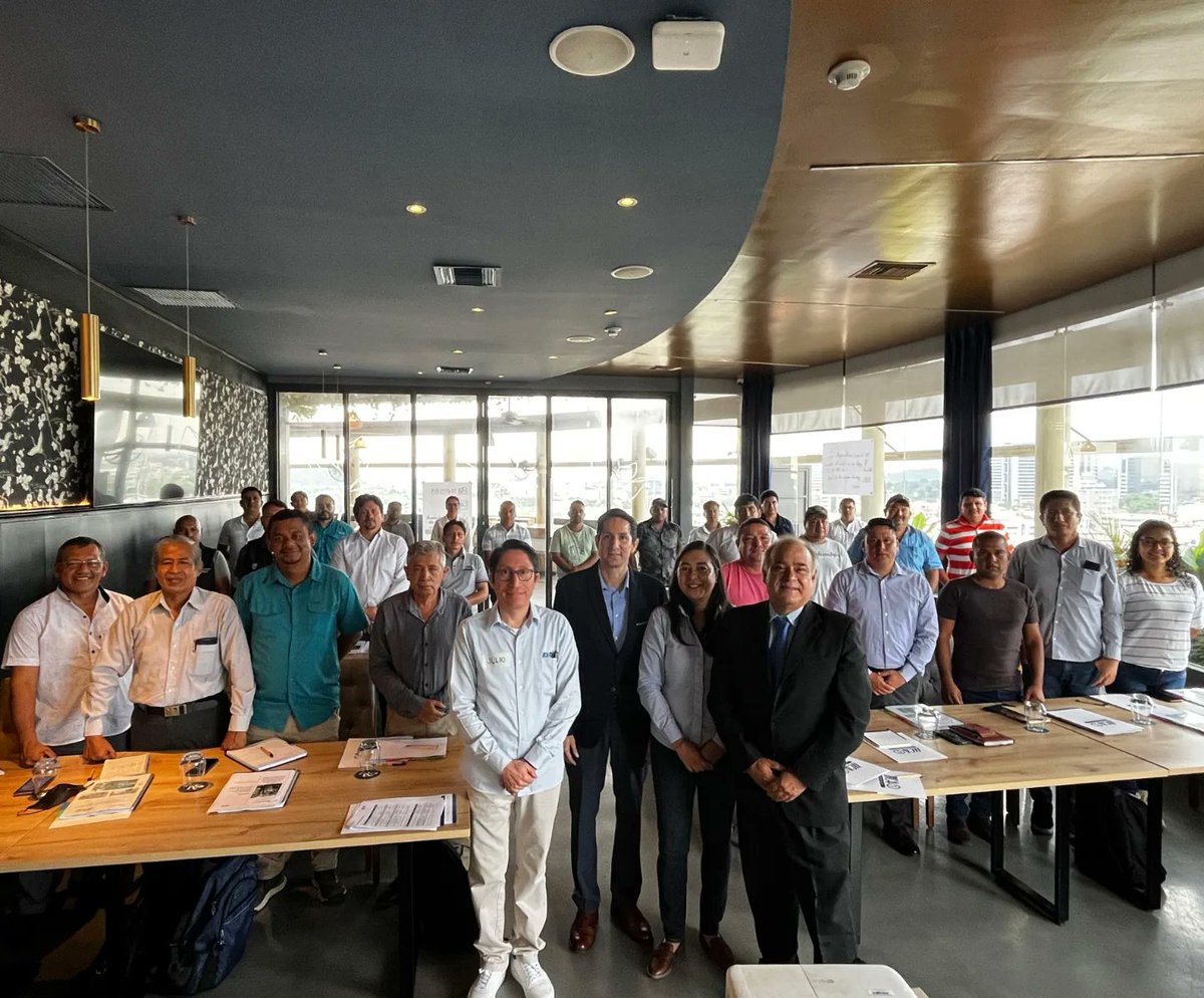 IICAEcuador's tweet photo. En el marco del Proyecto #ALER4TA 🍌 trabajado en forma conjunta entre: @AgriculturaEc, @GIZEcuador e #IICA; 🌱 inició el curso de formación de facilitadores en metodología de escuelas de campo (ECA) para agricultores, enfocada en Bioseguridad y Vigilancia de Foc R4T (Fusarium oxysporum f.sp.) en musáceas 🍌, en la ciudad de Guayaquil con la participación de 30 técnicos de @AgrocalidadEC, Subsecretaría de Musáceas y PIATER. 🌾