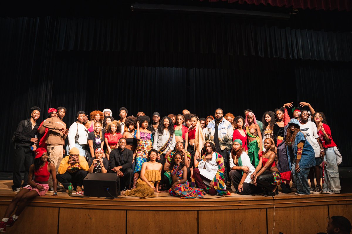 NAACP_PVAMU's tweet photo. Last Wednesday, we hosted our inaugural Cultural Showcase! We extend our thanks to our fellow campus organizations for joining us as we celebrated the rich and diverse Black culture we have here at PV. We also commend our Miss NAACP for pioneering this new tradition! 
#pvamu https://t.co/qoZz2zfHcV
