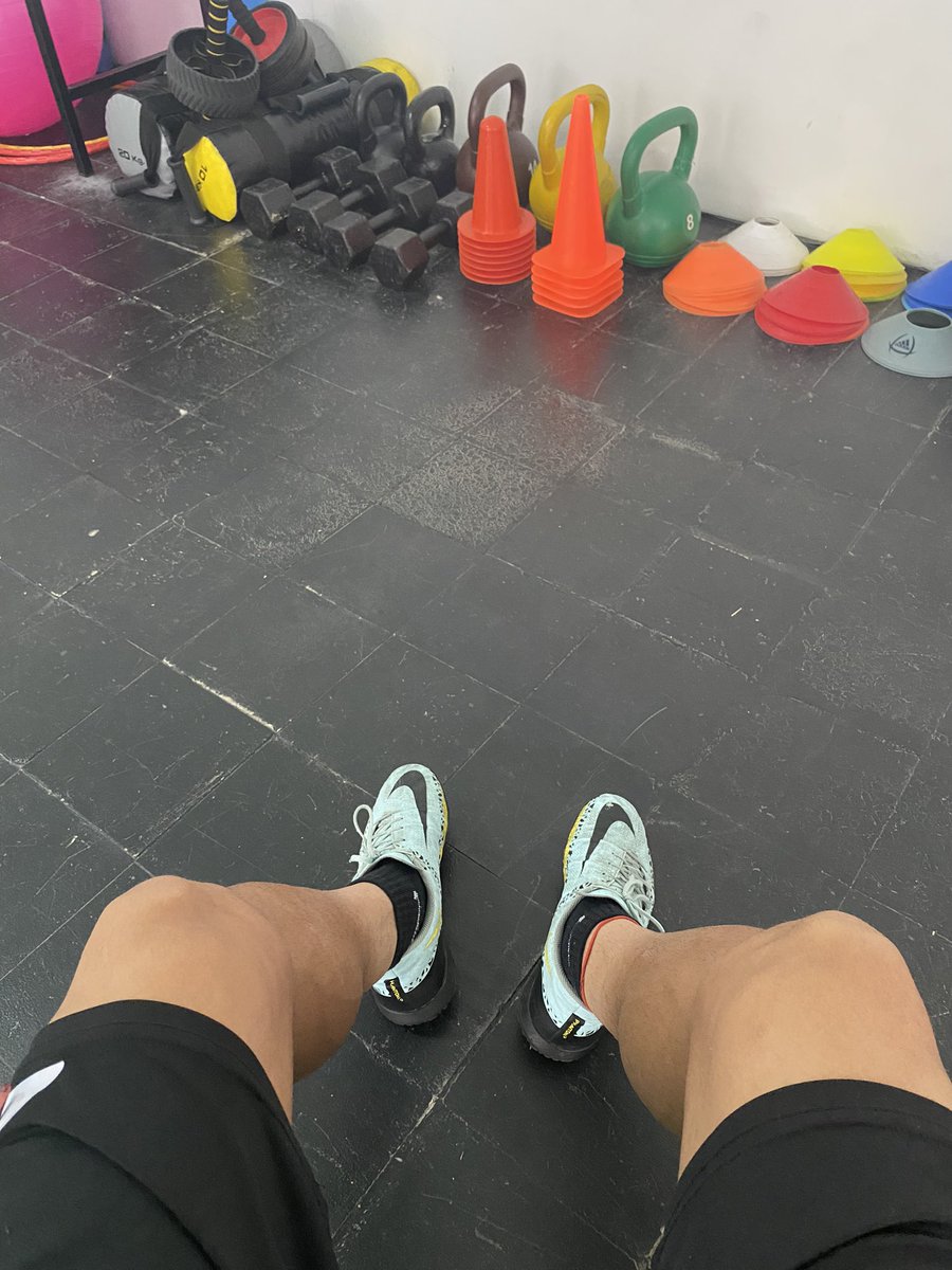 - Che y q haces es tu cumple ? 
Entrenar 🤣