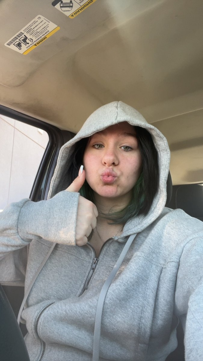 HaleyyJoAnne's tweet photo. I look like a peep 🐥 https://t.co/acScMIWsDf