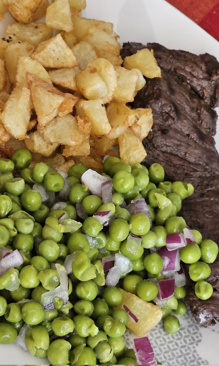 Butterfly_Soul7's tweet image. Almuerzo disfrutado con entrañita, papas fritas y arvejas con cebolla♥️♥️♥️ #modovacaciones