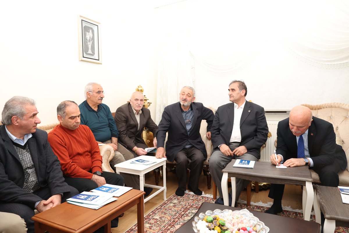 Yakutiye / Ev Toplantımız...

Abdullah Keleşoğlu kardeşimizin evine misafir olduk. Toplantımıza katılan Çankaya Sitesi sakinlerine teşekkür ediyorum.
