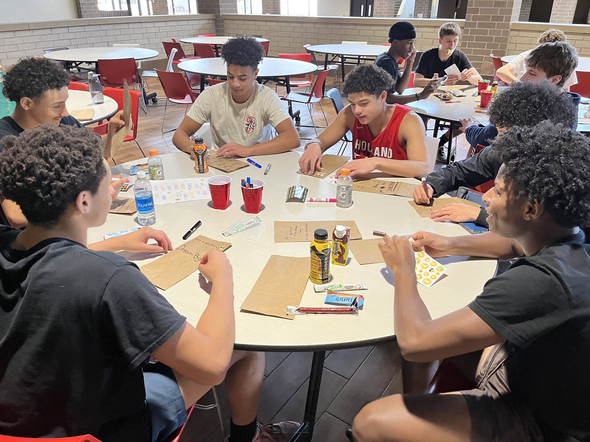 HollandHoops's tweet photo. Took some time after shootaround this afternoon to decorate lunch bags for @kidsfoodbasket! Proud of our guys for giving back and supporting our community. 

#GoDutch #KFBEngage https://t.co/UfwwVDXGFj