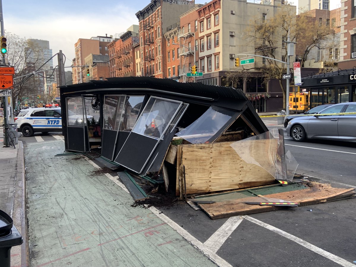 FifthEast's tweet photo. Looking @ the GRIZZLY aftermath of this 2nd Ave dining shed built &amp; operated by Frank Prisinzano of Frank &amp; Little Frankie's fame, U have 2 ask urself WTF was my councilperson @CMCarlinaRivera &amp; @NYCCouncil  &amp; @theNYCalliance thinking putting diners on the streets &amp; aves of NYC? https://t.co/BUQ8bjHD5V