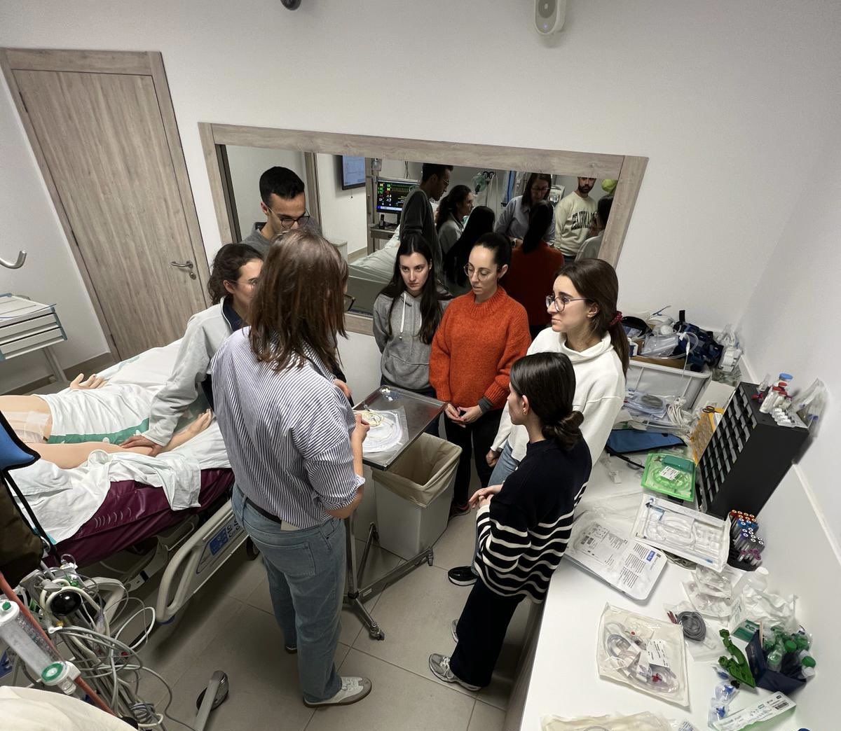 CriticsTauli's tweet photo. 🫀Últim taller del #postgraucardiorespitauli amb repàs teòric-pràctic sobre monitoratge i cures hemodinàmiques del pacient crític #ICU #CriticalCare #nurselearning @parctauli @I3ptT @simulaciotauli https://t.co/pqSUDpw8RQ