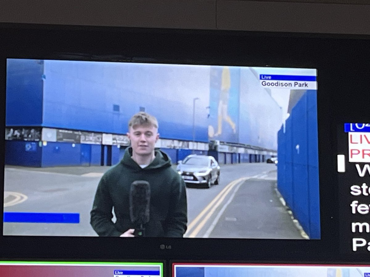 gerriebyrnescot's tweet photo. Breaking news live from Goodison followed by live preview from Blackburn and a Challenge Cup match report. All in a day’s work for y2 journos. ⁦@SportJournUclan⁩ https://t.co/mFBzgisqIu