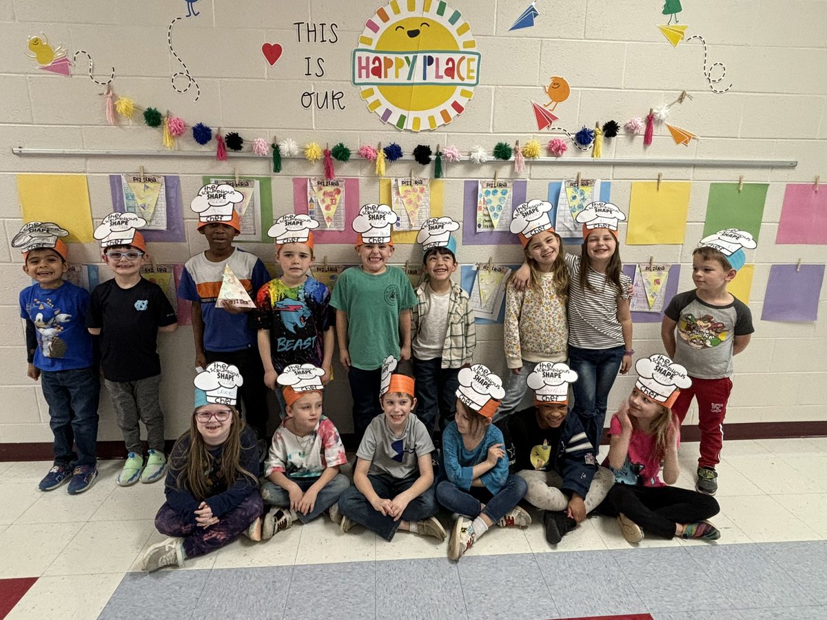 LoganMarion13's tweet photo. Putting our chef hats on to make shape pizzas! https://t.co/d3WHJY2xUW