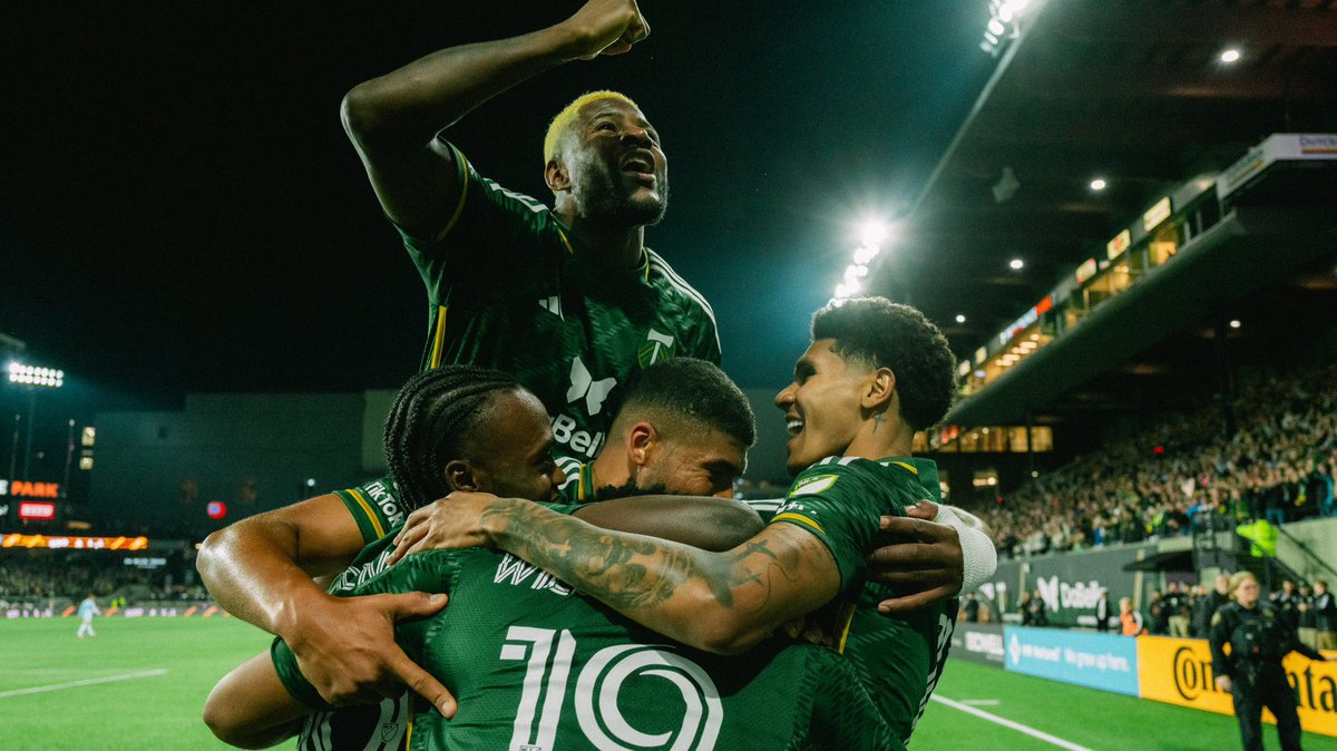 nickcarnera's tweet photo. frames from the @TimbersFC home opener. 
#leicaQ2 https://t.co/dRfUG4EXvM