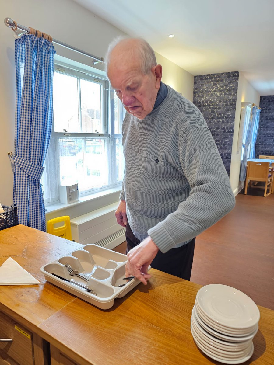 StMarysCareHome's tweet image. We love the fact that we have gentlemen setting up our dining room for tea! #ENABLING #support #TeamworkMakesTheDreamWork #MondayMotivaton