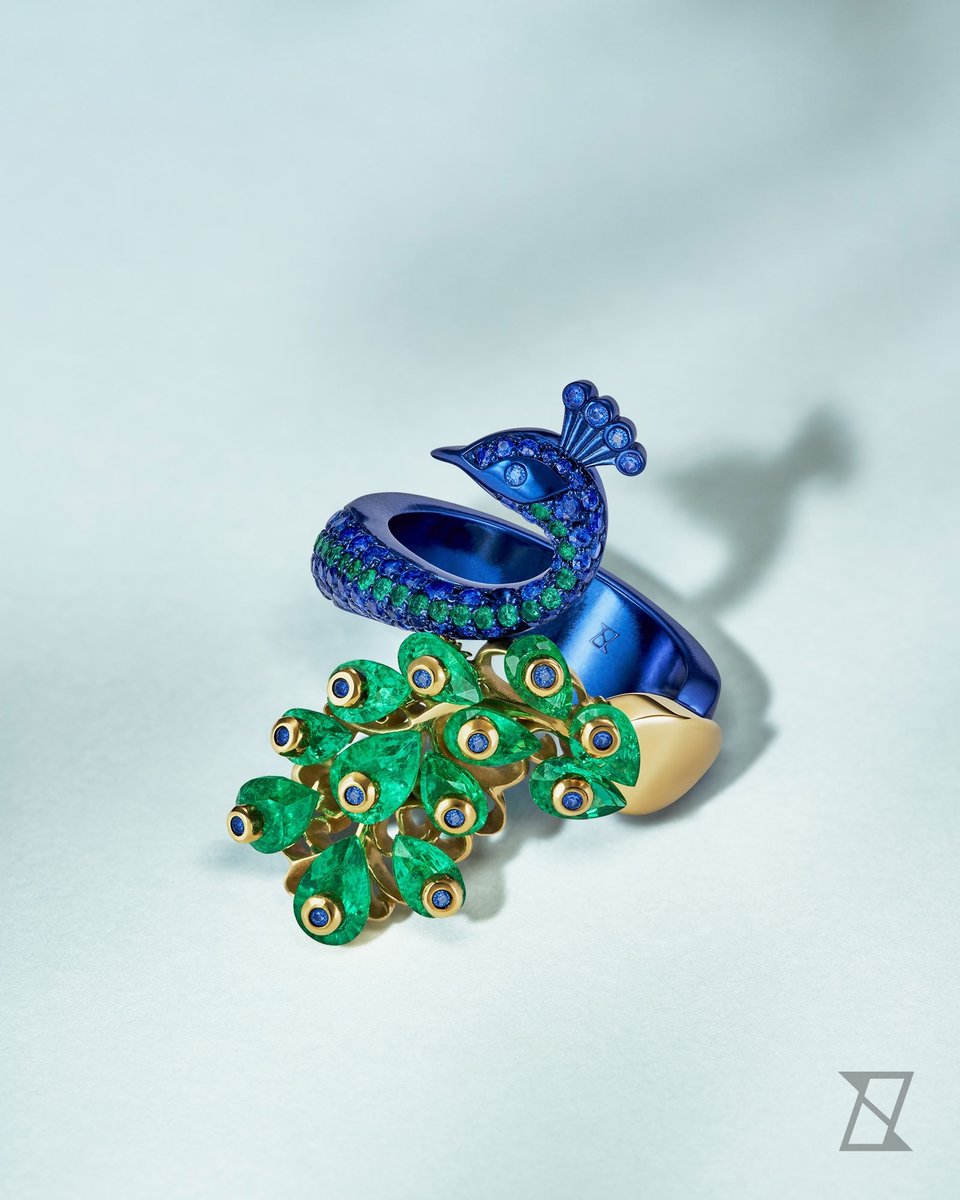 His feathers are so bright, So blue and green, so full of might 🦚🦚🦚 The peacock ring with emeralds and sapphires in two tone 14k gold. #zielinskiart #bespokejewelry #peacockring #bizuteriahandmade #biżuterianazamówienie