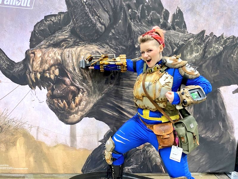 peachypop_cos's tweet photo. It was my highest honor to be MagicCon Chicago's OFFICIAL Vault Dweller!! thank you all for making this an 11/10 MagicCon!
I couldn't have asked for a better weekend -- I had so much fun meeting new friends, Fallout fans, and generally incredible people. Love y'all so much 💖😭 https://t.co/IbKNZIOjf6