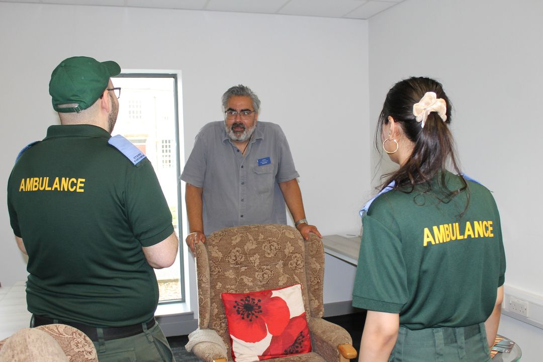 NEWS: Huddersfield student paramedics have been honing their 'soft skills' in local care homes and social care settings to give invaluable insight into how to care for vulnerable people. Read the full story ➡️ hud.ac/ri2 @Hud_HHS #HudUni #Huddersfield