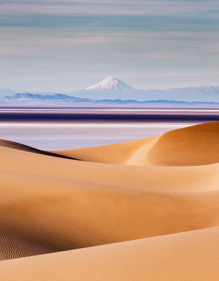 GN Fam
After years of traveling to this desert,I was able to photograph Damavand Mountain and its snowy peak from Maranjab Desert with a distance of more than 400 km.

◈ Price : 0.25 $ETH 
◈ foundation.app/@ehsan.nikfarj…